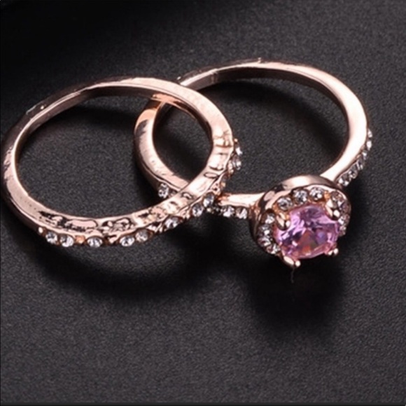 Last 2! ✨Elegant pink rose gold ring set - Picture 3 of 8